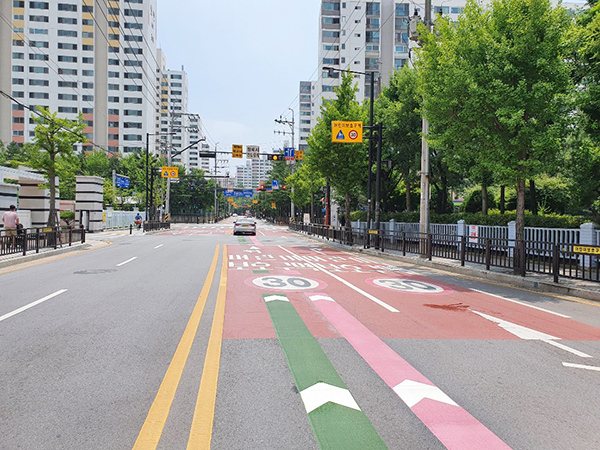 분홍색, 녹색 노면 색깔 유도선을 칠하는 이유 <오피니언 <기사본문 - 고양신문