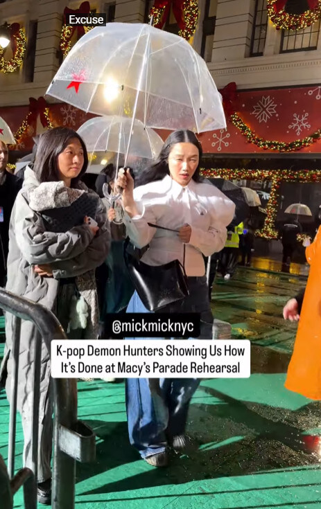 케데헌)비오는데도 추수감사제 리허설 준비하던 헌트릭스_1.jpg