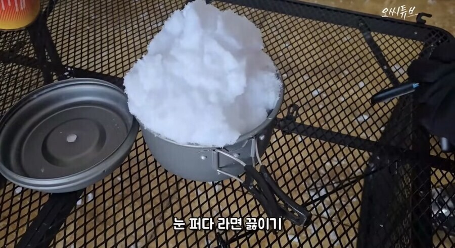 밖에서 라면 끓여먹는 남극 대원들.jpg_2.jpg