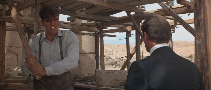 제임스 본드 역사상 가장 최악의 난적_1.jpg