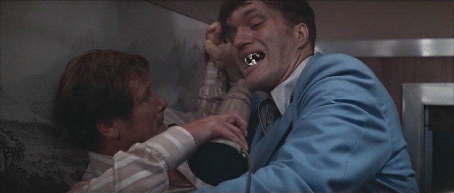 제임스 본드 역사상 가장 최악의 난적_4.jpg