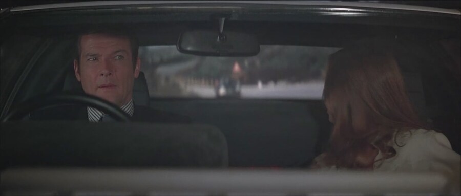 제임스 본드 역사상 가장 최악의 난적_7.jpg