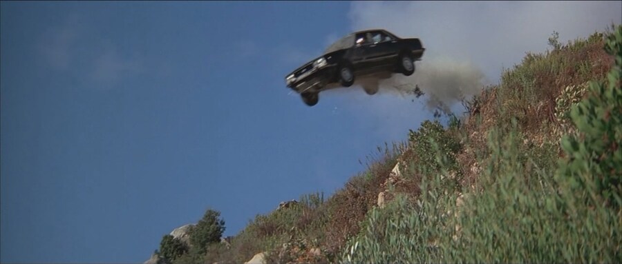 제임스 본드 역사상 가장 최악의 난적_8.jpg