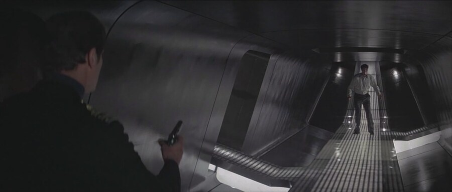 제임스 본드 역사상 가장 최악의 난적_10.jpg