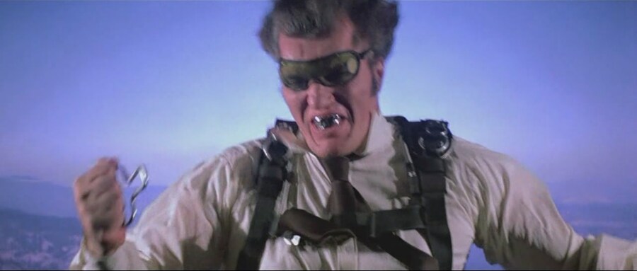 제임스 본드 역사상 가장 최악의 난적_20.jpg