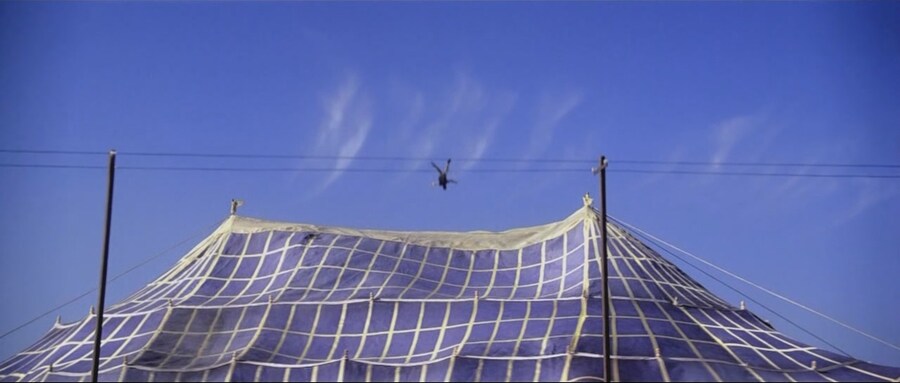 제임스 본드 역사상 가장 최악의 난적_21.jpg