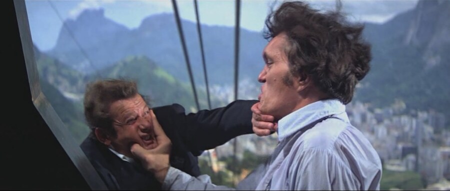 제임스 본드 역사상 가장 최악의 난적_22.jpg