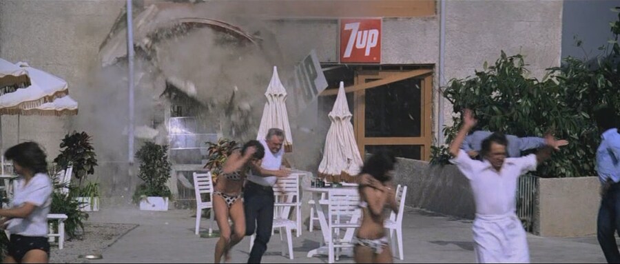 제임스 본드 역사상 가장 최악의 난적_23.jpg