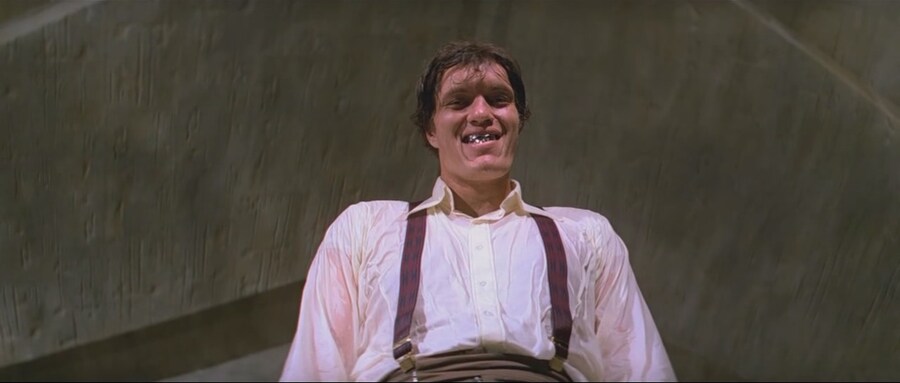 제임스 본드 역사상 가장 최악의 난적_27.jpg