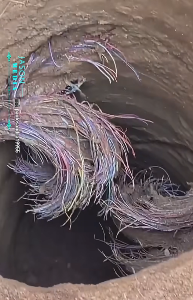 중장비로 땅 파는 사람들이 두려워하는 상황._2.png