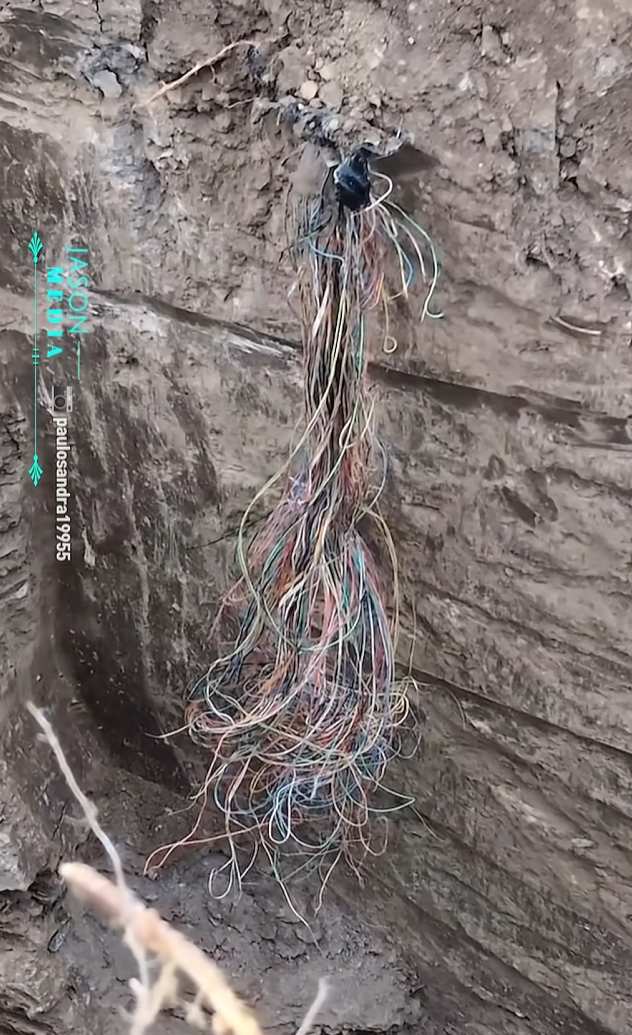 중장비로 땅 파는 사람들이 두려워하는 상황._1.png