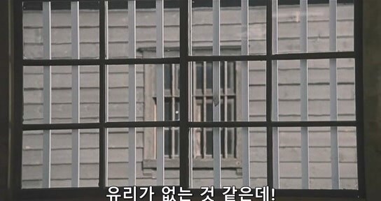 열심히 교도소 생활을 하는데 동료들한테 욕 먹는 죄수_7.jpg