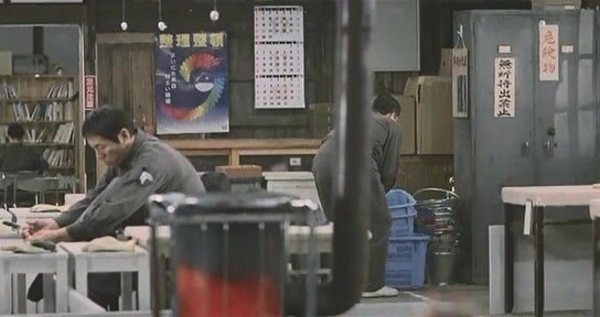 열심히 교도소 생활을 하는데 동료들한테 욕 먹는 죄수_39.jpg