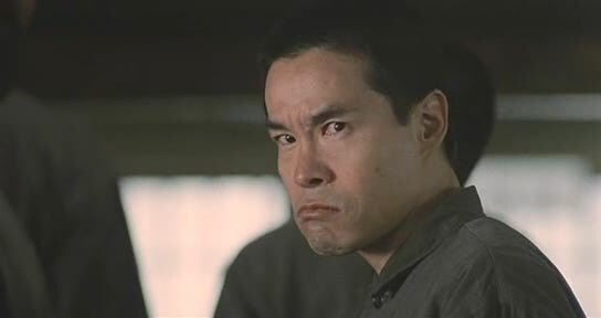 열심히 교도소 생활을 하는데 동료들한테 욕 먹는 죄수_40.jpg