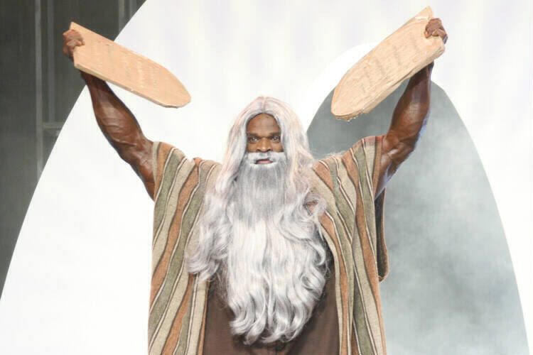 십계를 받고 내려온 모세_2.jpg