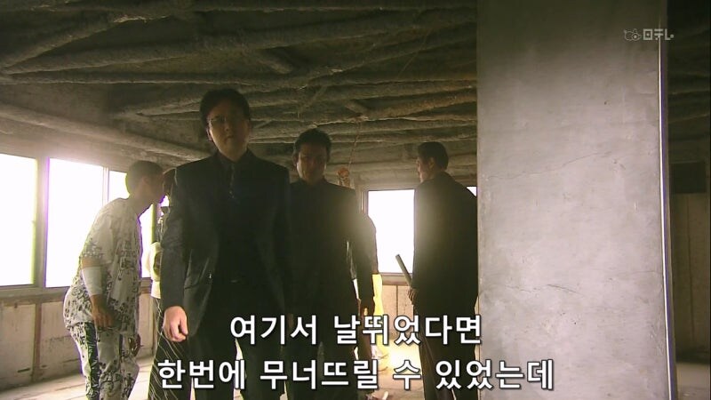 야쿠자랑 몸이 바뀐 아동상담소 직원 대참사_39.jpg