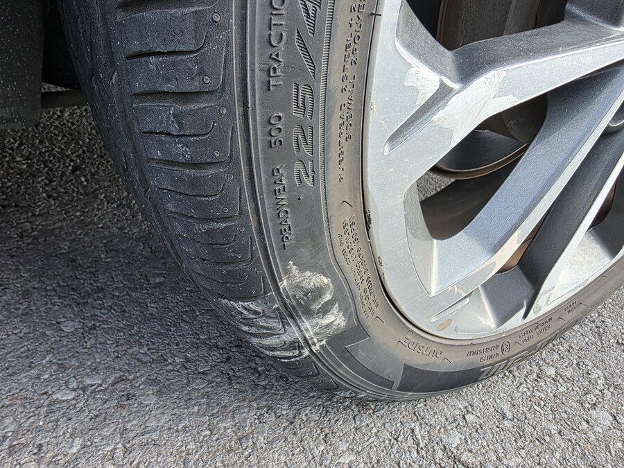 아 돌밟았어._1.jpg