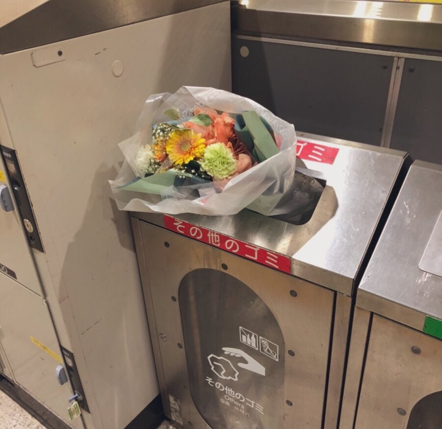 뭔가 여러가지가 떠오르는 쓰레기통_1.jpg