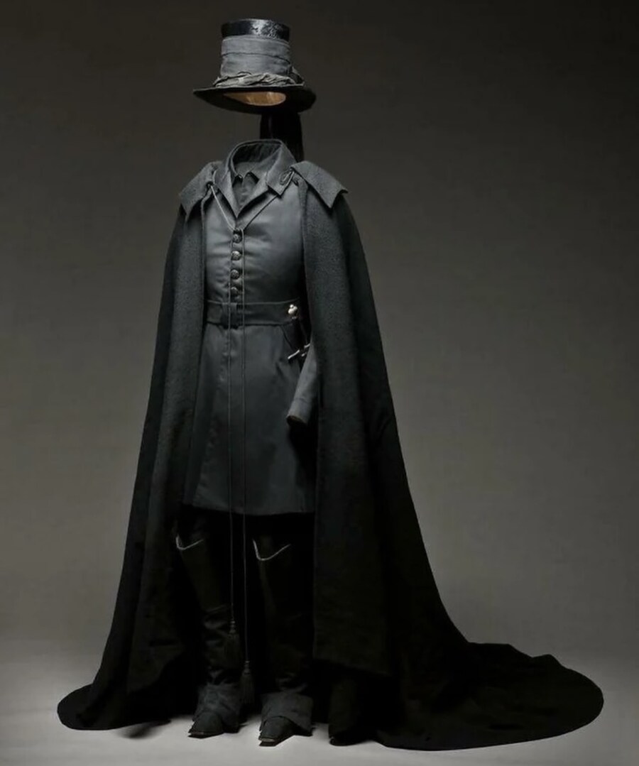 스웨덴 국왕 장례식에 백작이 입었던 상복 (1844년)_1.jpg