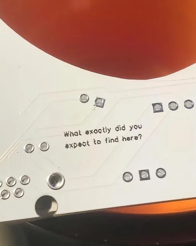 회로기판에 숨겨진 메시지들.jpeg_4.jpg