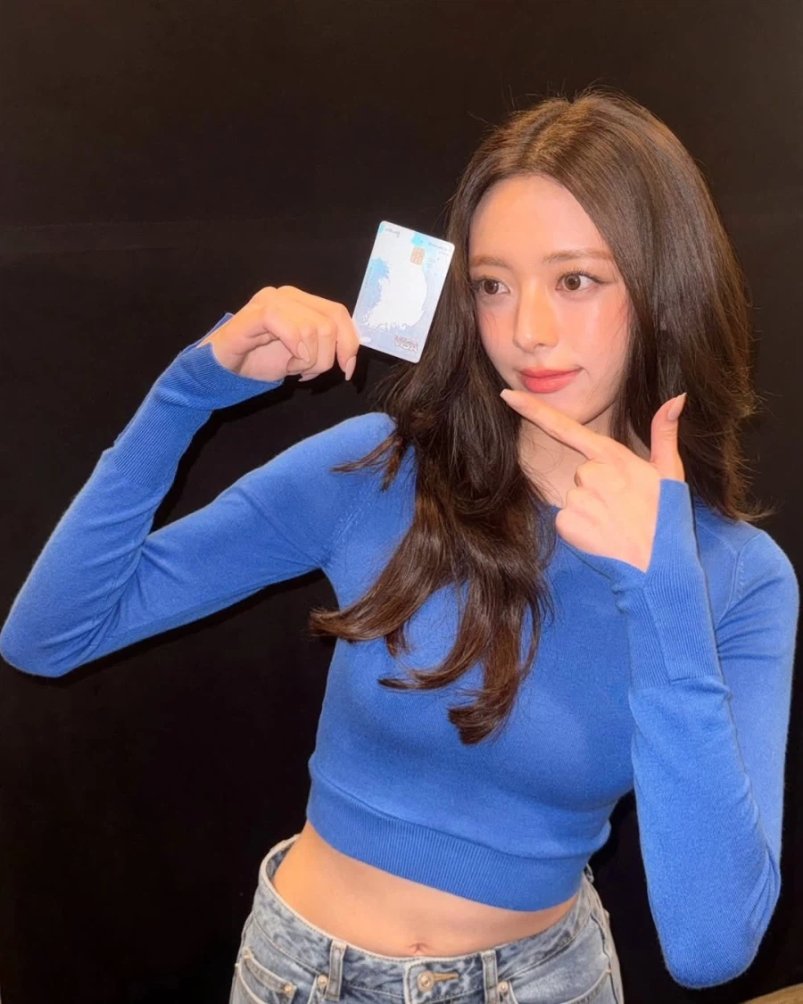 나라사랑카드 모델 한 있지 유나_7.webp