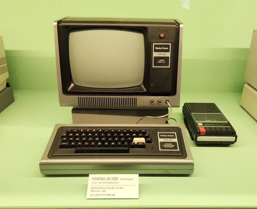 이제는 박물관에 전시된 옛날 컴퓨터들_3.webp