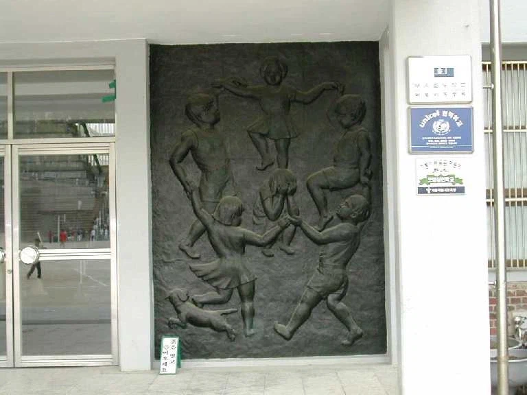 왕따를 권장하는 학교.jpg_1.webp