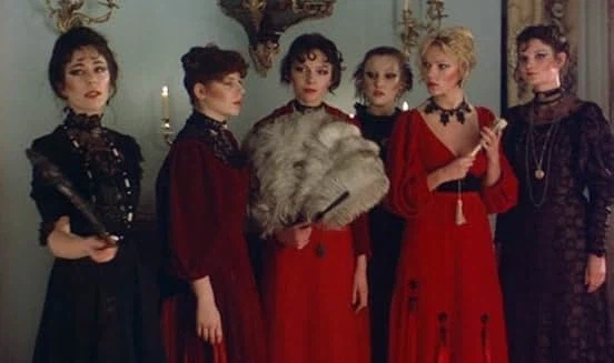 설정이 현실적이면서 독특한 뱀파이어 영화_3.webp