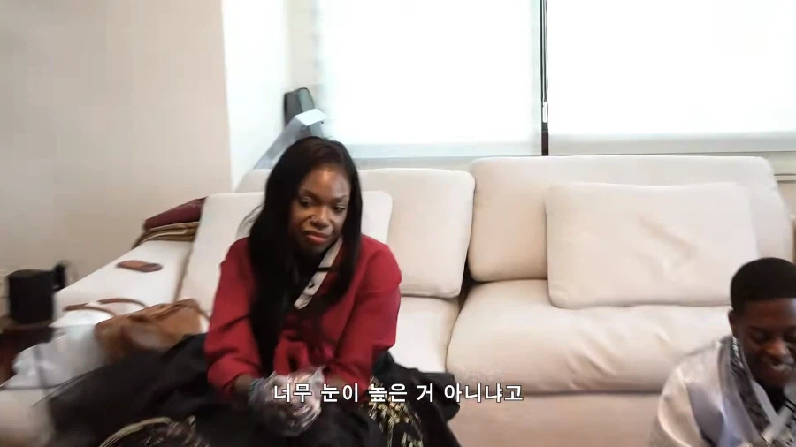 흑인 동생 귀여워 해주다가 급정색하는 형,누나들_15.webp