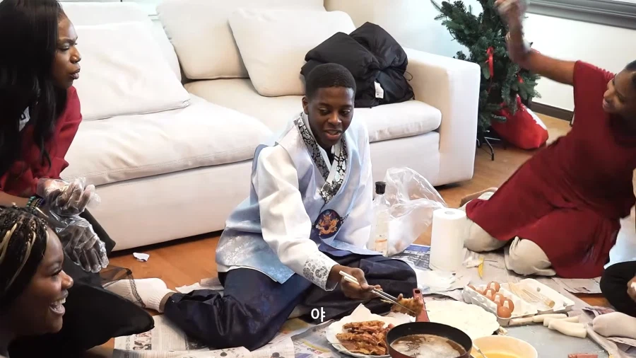 흑인 동생 귀여워 해주다가 급정색하는 형,누나들_13.webp