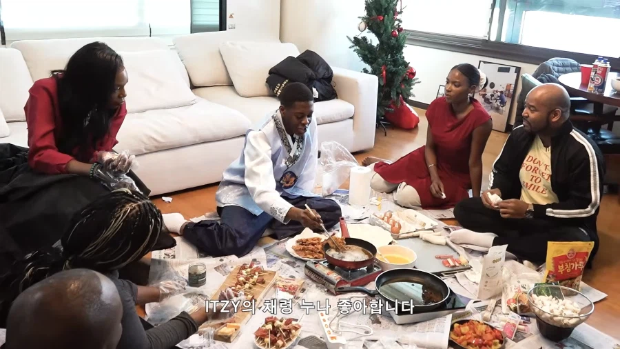 흑인 동생 귀여워 해주다가 급정색하는 형,누나들_12.webp