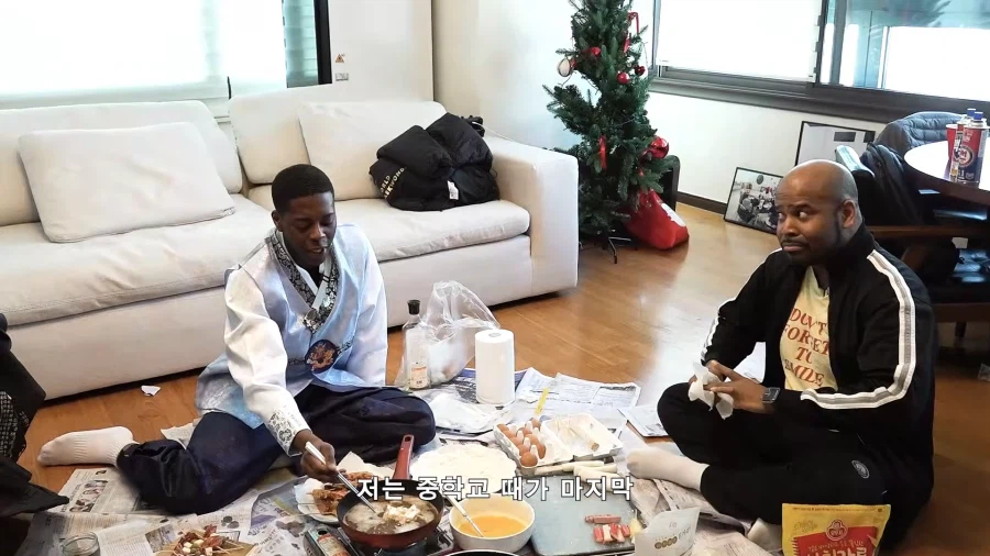 흑인 동생 귀여워 해주다가 급정색하는 형,누나들_2.webp