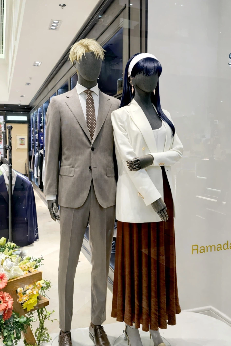 백화점에서 어디서 많이 본 것만 같은 마네킨들을 보았다._1.webp