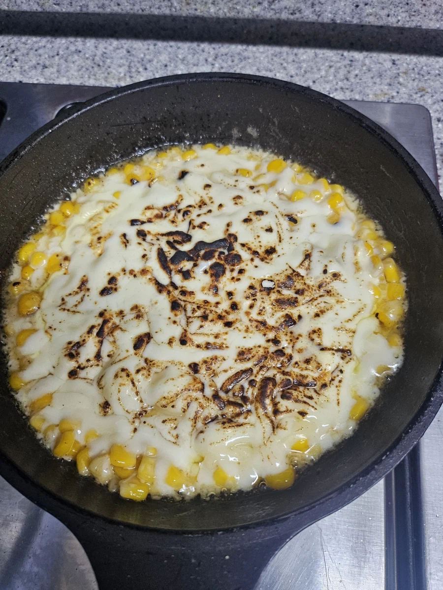 야심한 밤에 콘치즈 만듦_2.webp