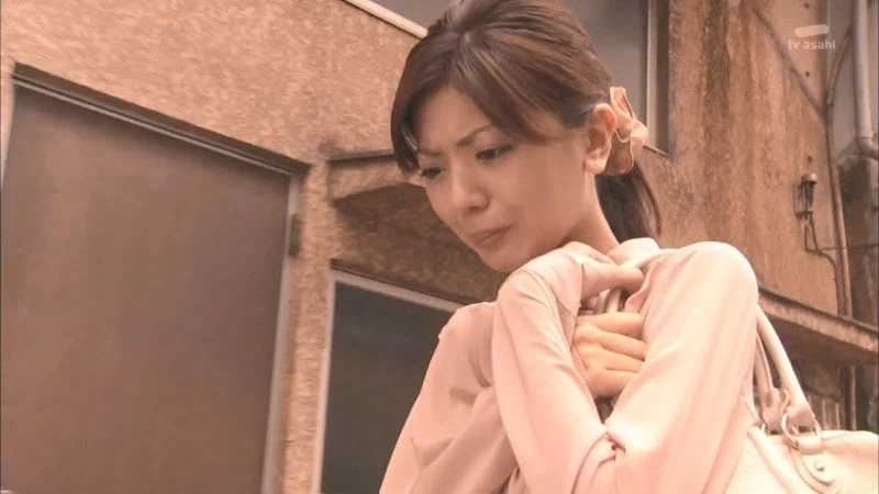 주인공에게 호감이 있는 집주인 캐릭터_11.webp