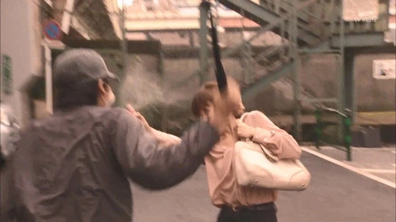 주인공에게 호감이 있는 집주인 캐릭터_16.webp