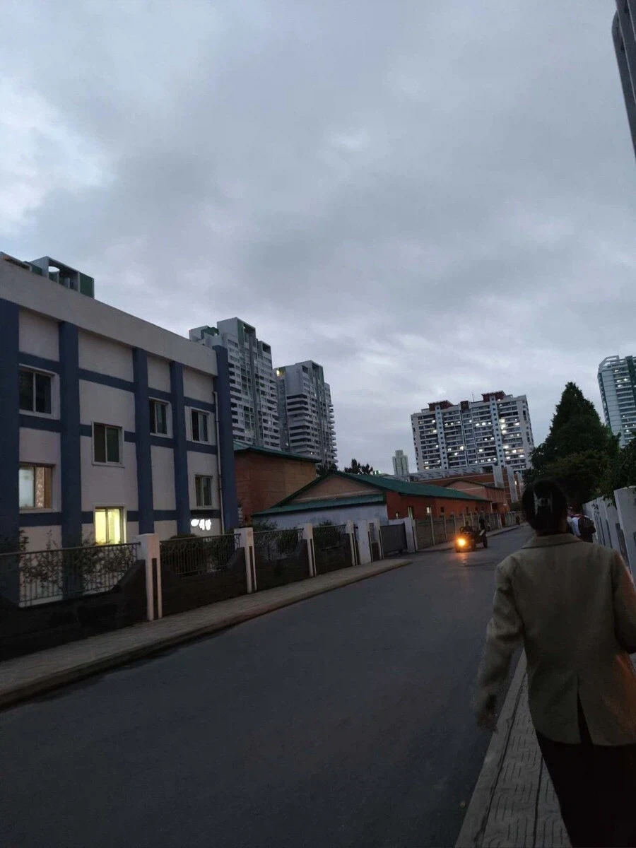 김일성대 유학한 중국인 사진보면 북한도 외부인용 지역은 좀 다르긴 한듯_5.webp