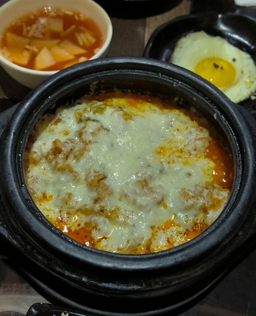 김일성대 유학한 중국인 사진보면 북한도 외부인용 지역은 좀 다르긴 한듯_15.webp