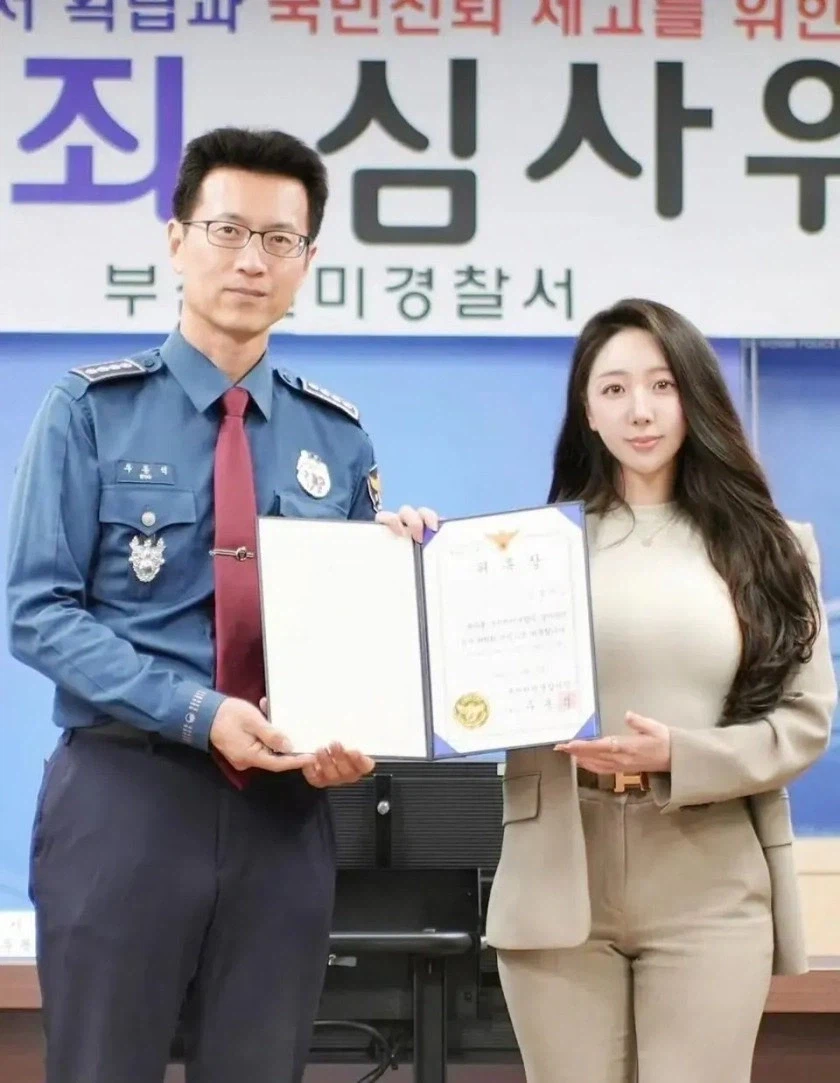 꽃뱀 전문으로 잡는다는 꽃변 누나_2.webp