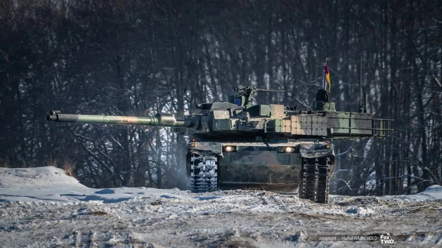 다른 나라에 팔려가 어색하게 분칠한..._2.webp