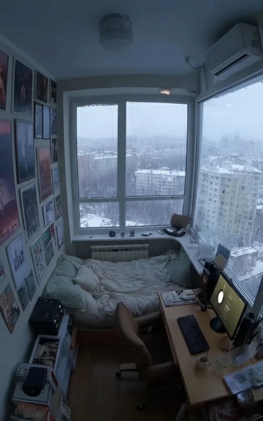 낭만과 현실이 극과 극으로 갈리는 방 인테리어.jpg_2.webp