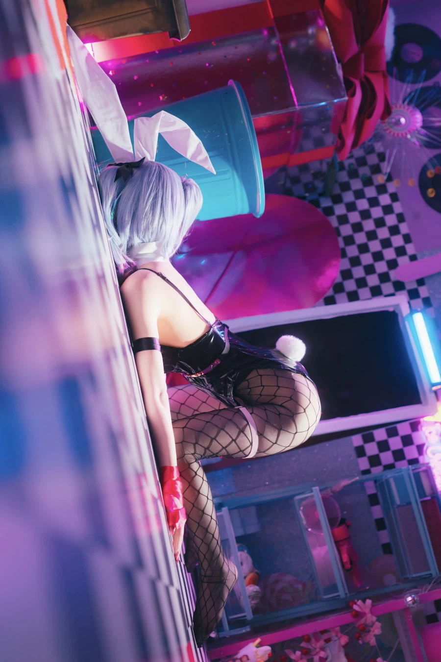 영업 끝난 래빗홀 코스프레_1.webp