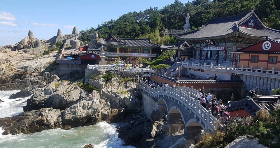 엄청 오래된 사찰은 아니지만 외국인들한테 인기 있는곳_1.webp