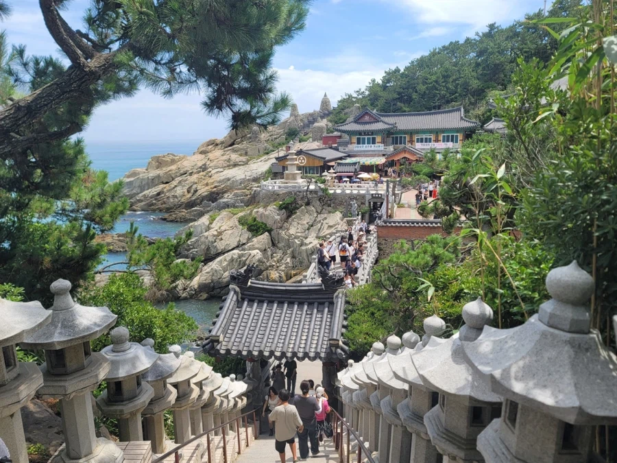 엄청 오래된 사찰은 아니지만 외국인들한테 인기 있는곳_3.webp