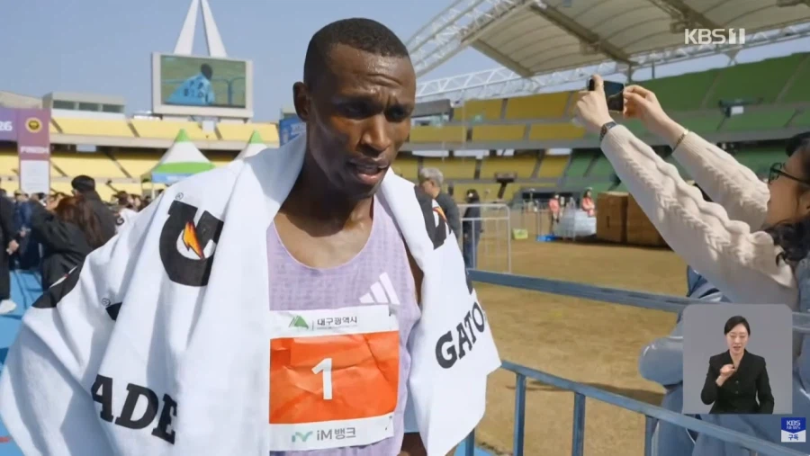 대구마라톤, 1초 차이로 게이 우승!_5.webp