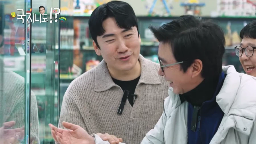 김국진도 그냥 지나치지 못하는 피규어_27.webp