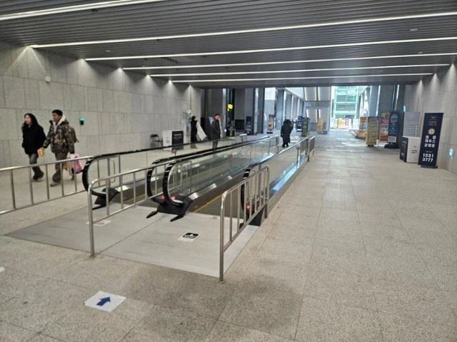 반도국의 흔한 무빙워크_1.webp