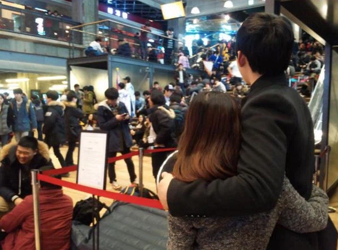 씹덕 무리에 끼인 무고한 일반인.jpg_1.webp