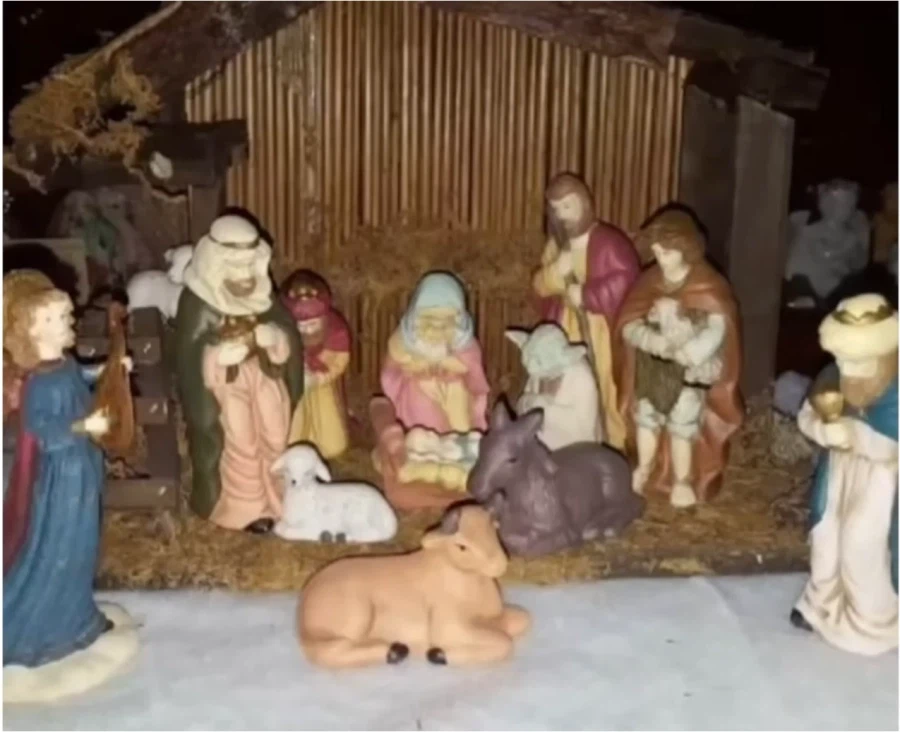 교인인 엄마, 여기 스파이 있단 걸 아직도 못알아차린다_1.webp