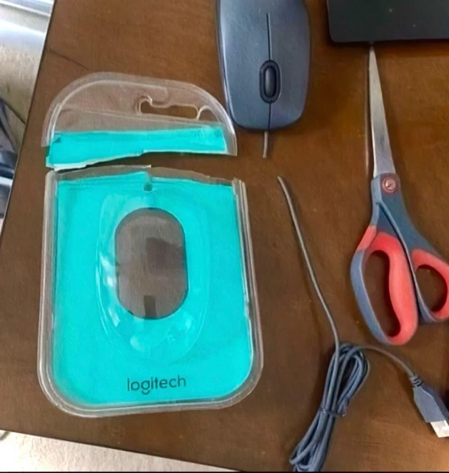 마우스 포장풀기 대참사_1.webp